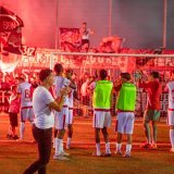 Didier Tholot et ses joueurs ont célébré avec leurs supporters après la rencontre.